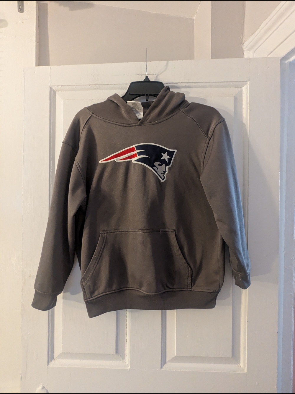 NFL Youth Gray Patriots Pullover Hoodie